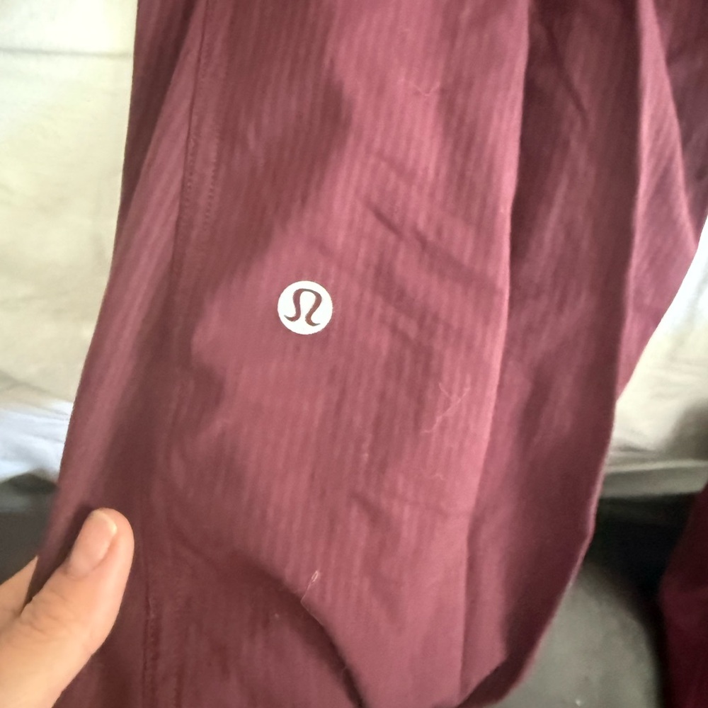 lululemon size 6 jogger dance pants  (wine red)